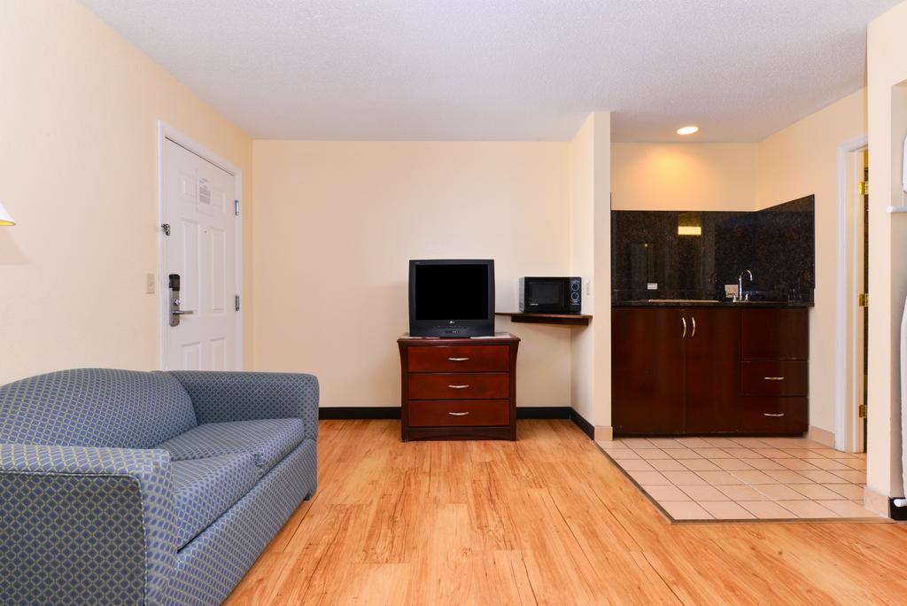Tower Inn And Suites Of Guilford / Madison Ngoại thất bức ảnh