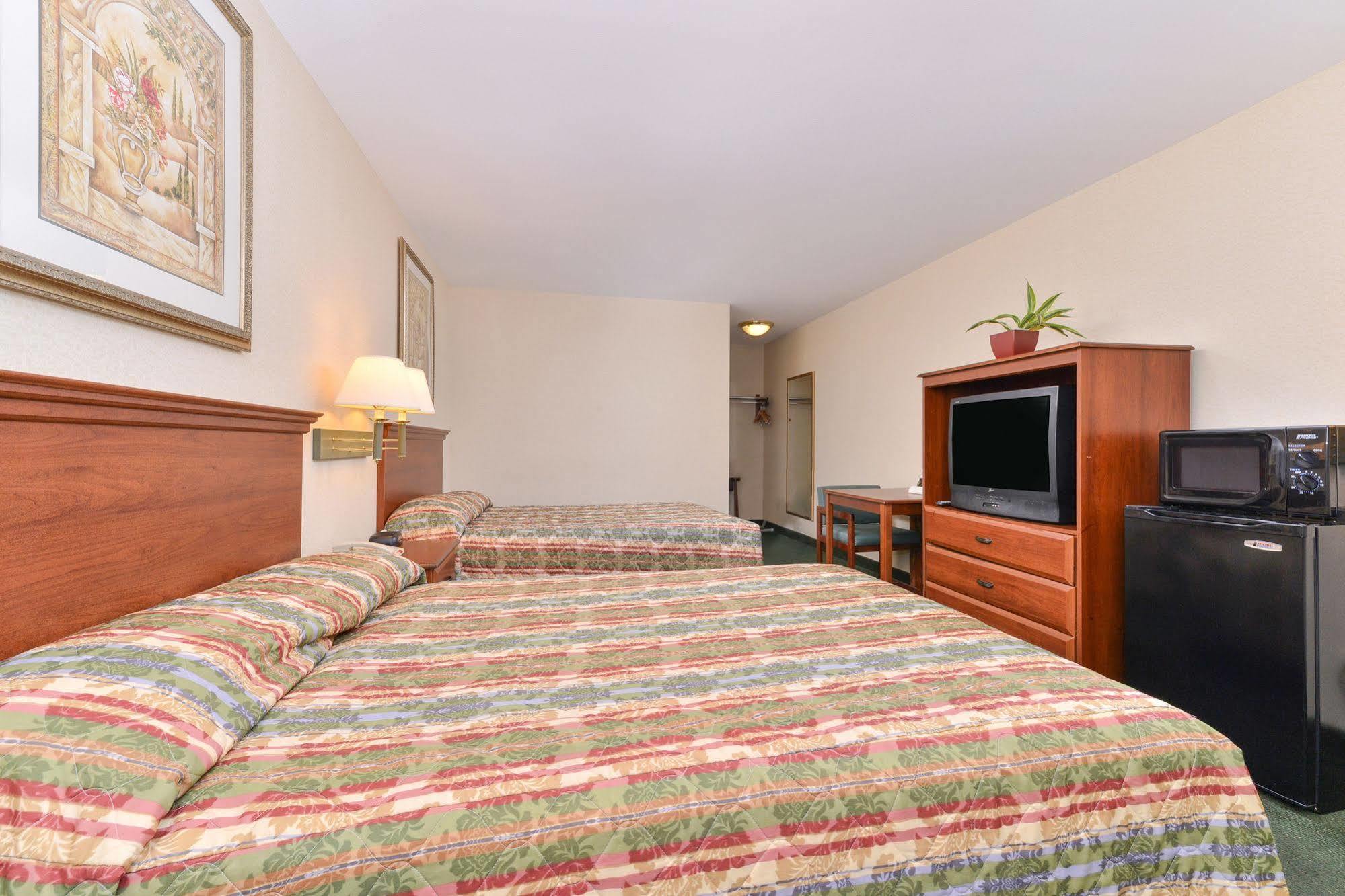 Tower Inn And Suites Of Guilford / Madison Ngoại thất bức ảnh